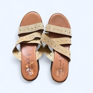 Mila Paoli Brown Leather Sandals
Embellished Size 7.5 Stappy